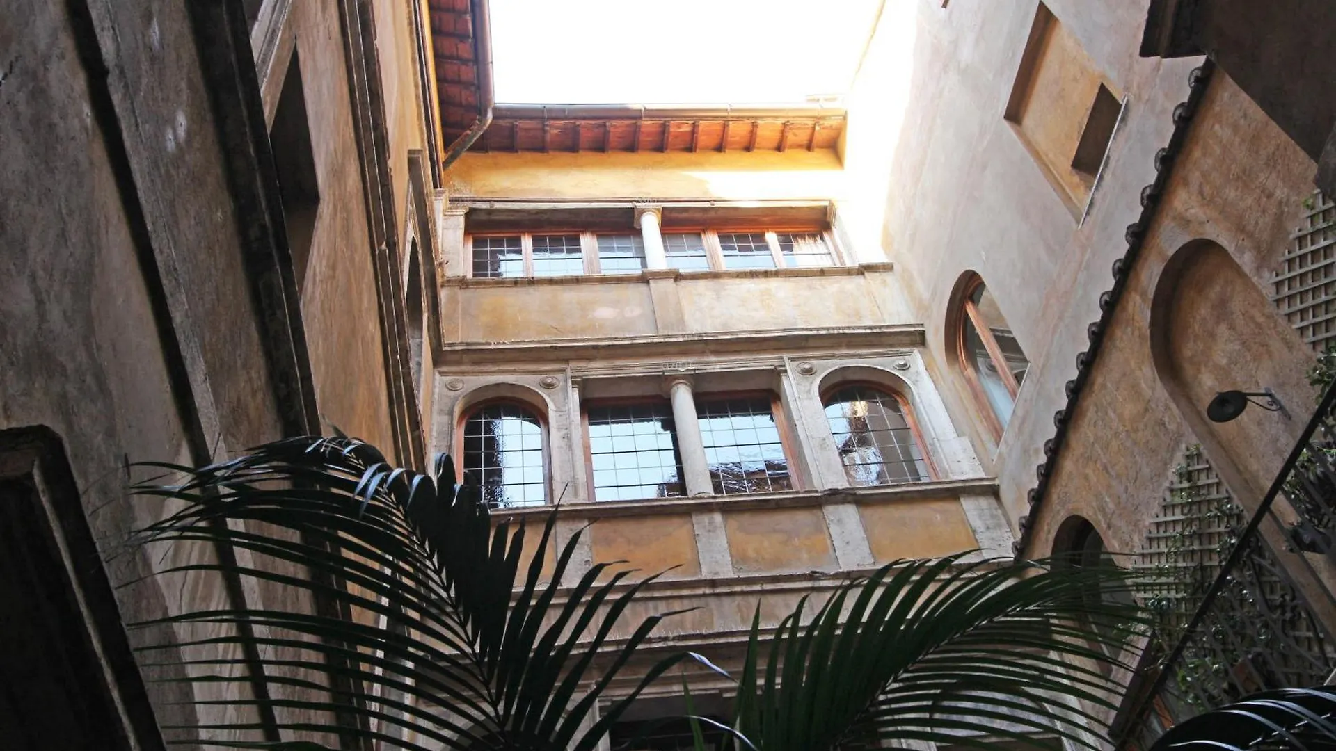 Roma Centro Storico - Palazzo Avila '500 0*, Rome Italy