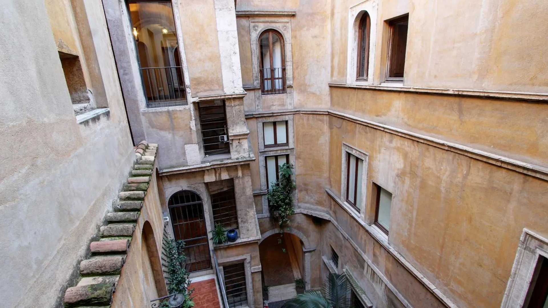 Roma Centro Storico - Palazzo Avila '500 Rome