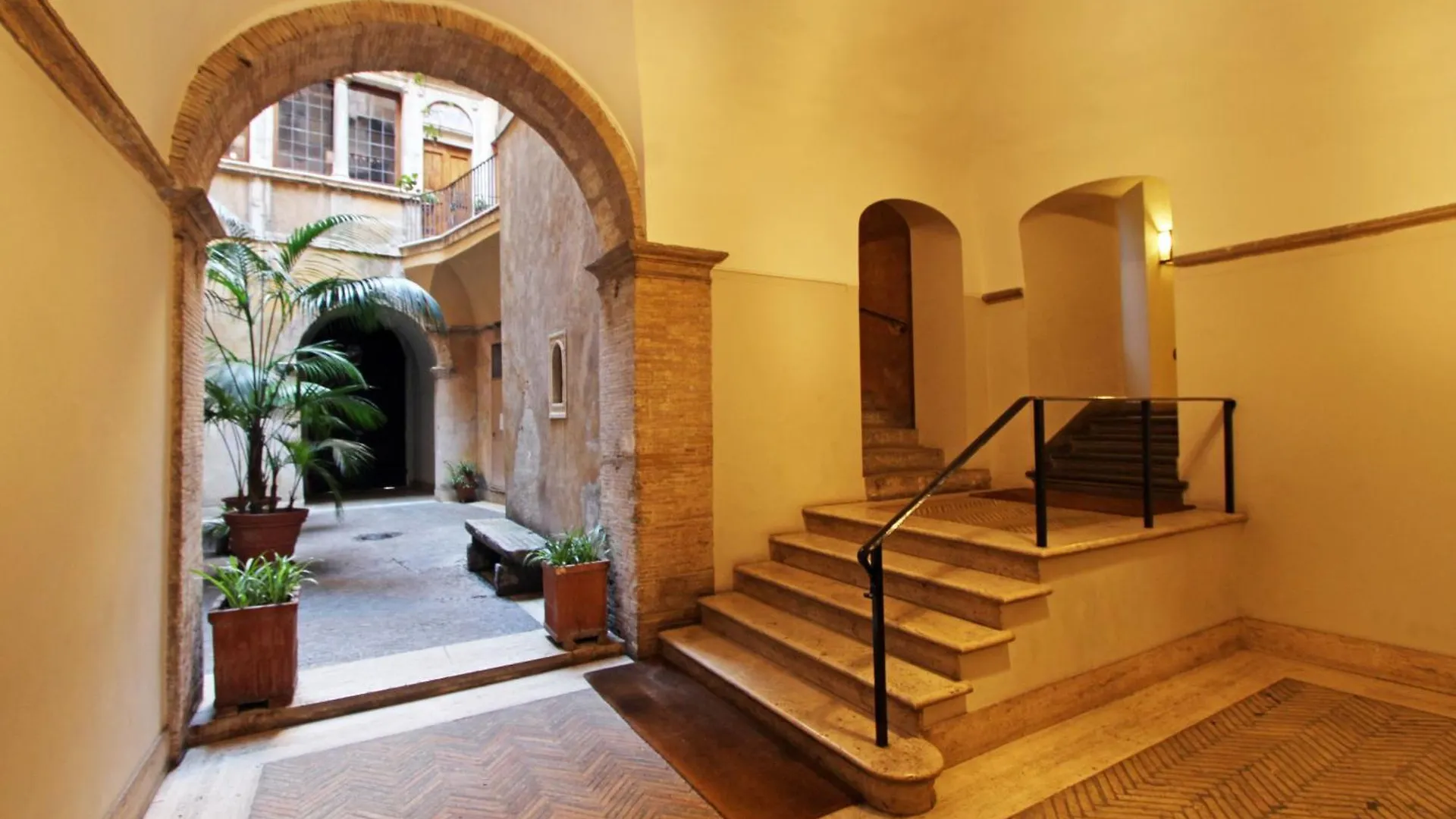 Roma Centro Storico - Palazzo Avila '500 Italy
