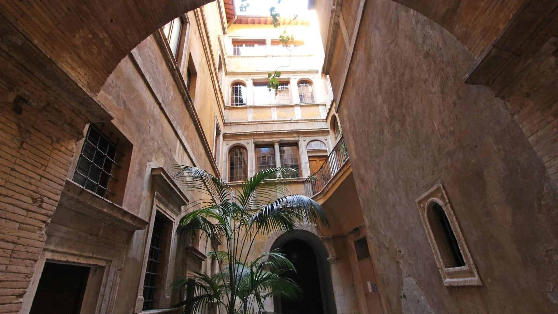 Roma Centro Storico - Palazzo Avila '500 Apartment